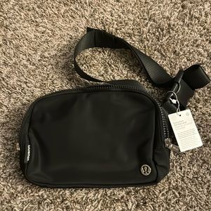 Lululemon Everywhere Belt Bag Large black